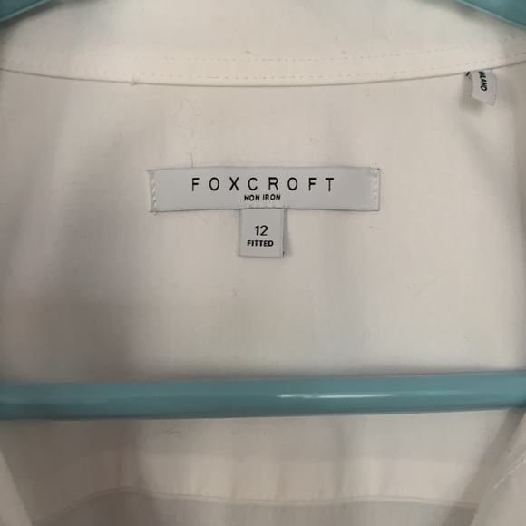 Nearly new white classy blouse , very flattering. - Picture 3 of 3